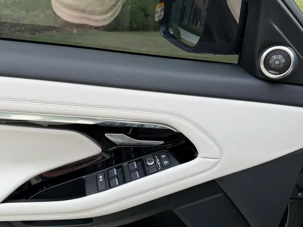 Land Rover Evoque 2022 — фото 11