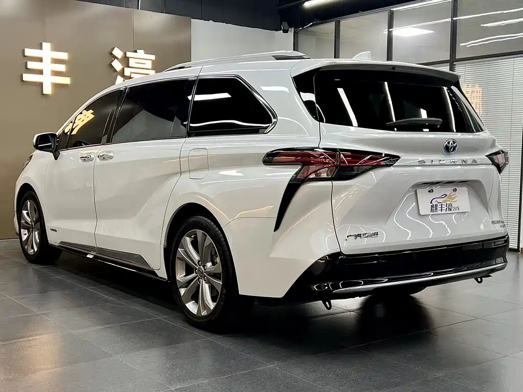 Toyota Sienna 2022 — фото 17