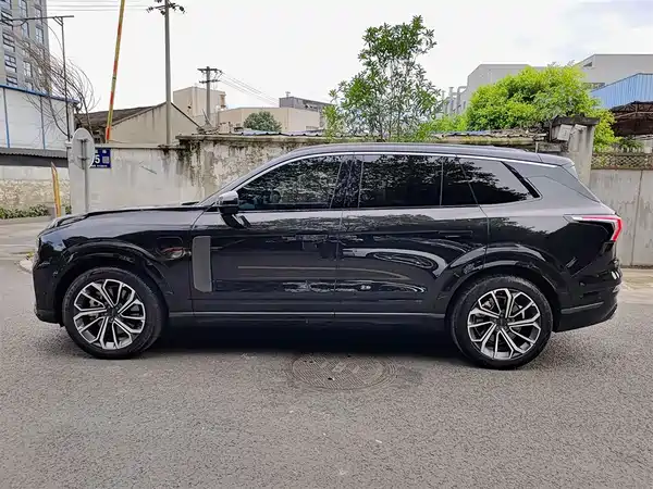 Lynk & Co 09 EM-P 2023