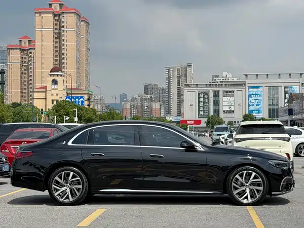 Mercedes-Benz E-Class 2024