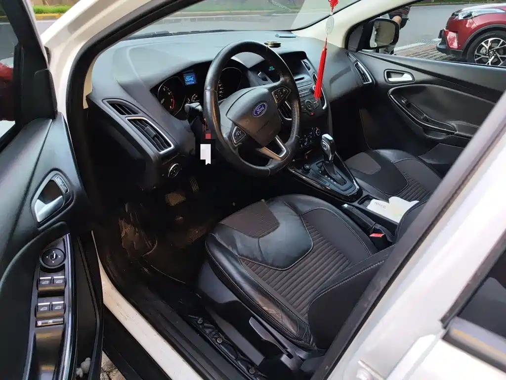 Ford Focus 2015 — фото 12