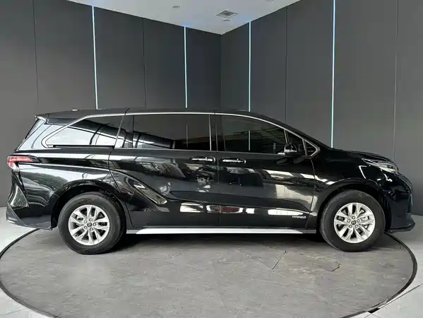 Toyota Granvia 2024