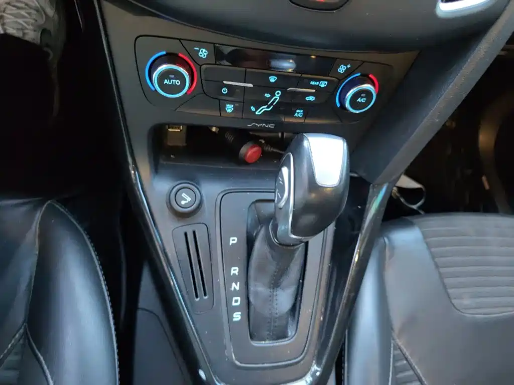 Ford Focus 2015 — фото 10