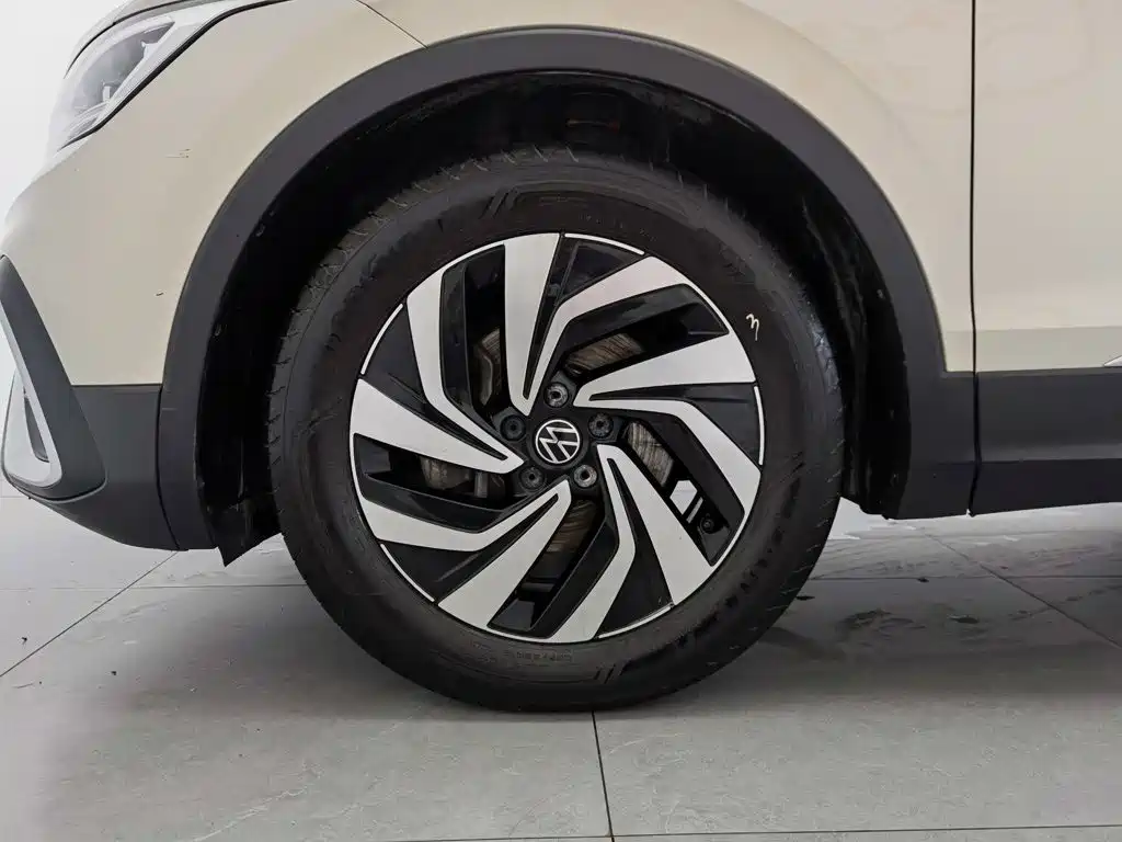 Volkswagen Tiguan L 2023 — фото 17