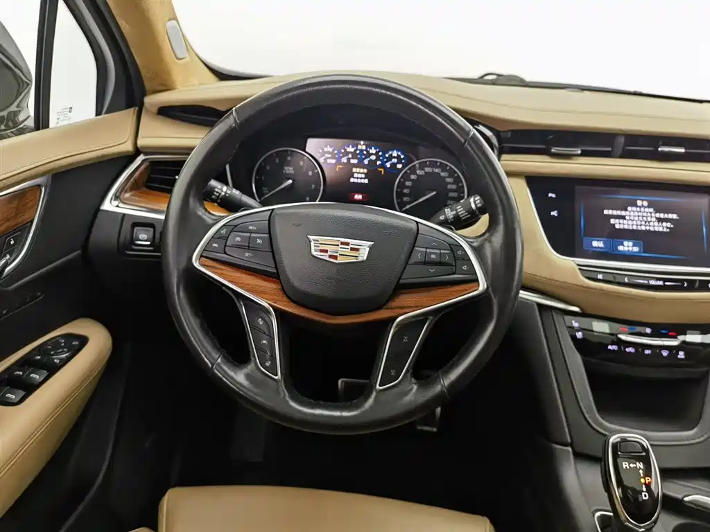Cadillac XT5 2017 — фото 11