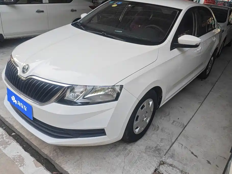 Skoda Rapid 2018 — фото 1