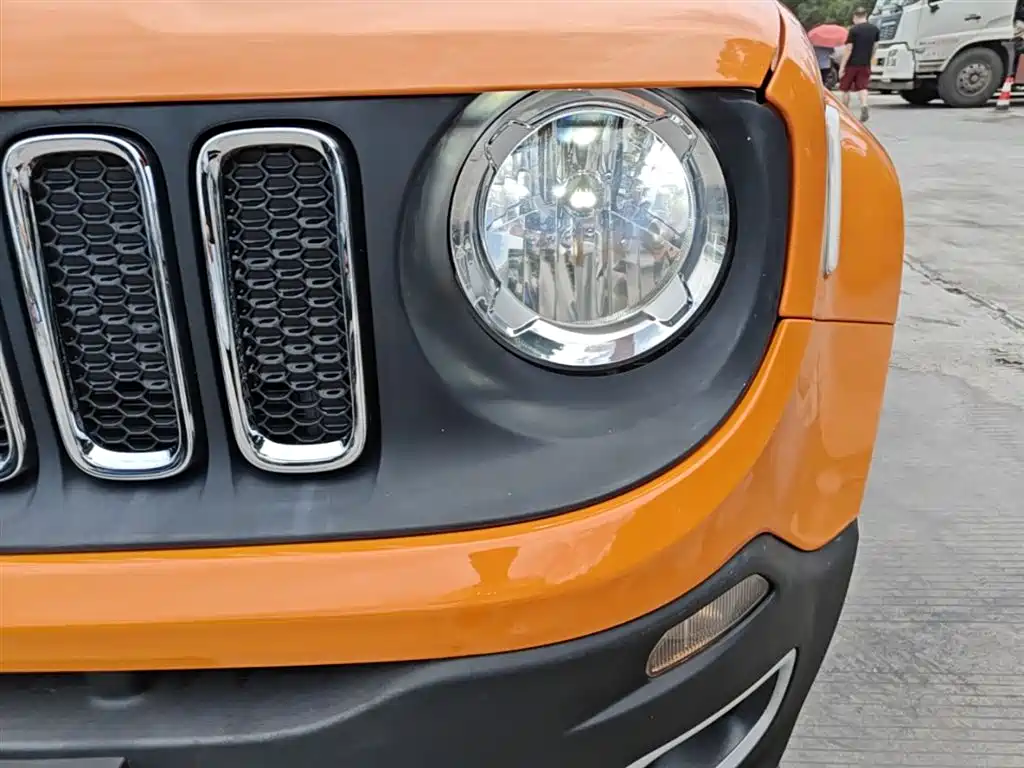 Jeep Renegade 2018 — фото 24