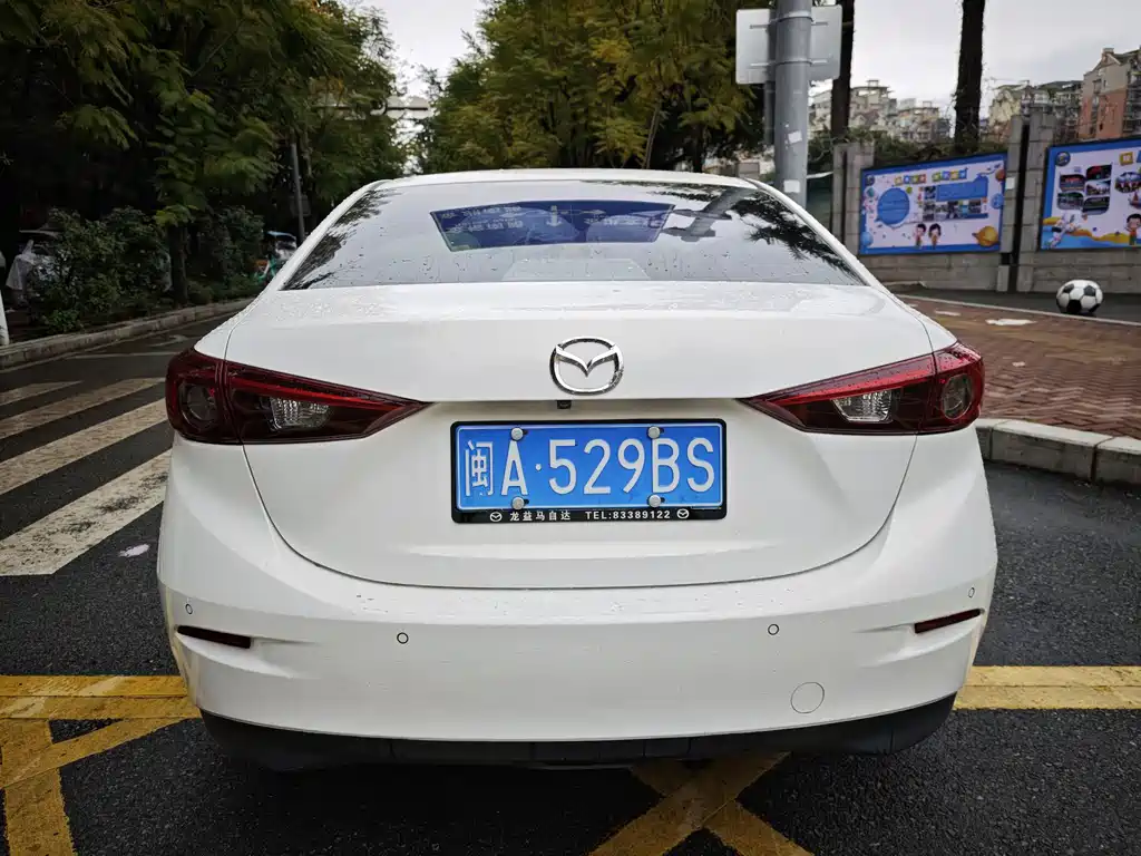 Mazda 3 Axela 2017 — фото 18