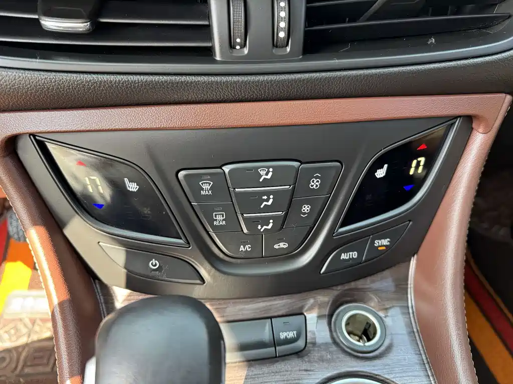 Buick Envision Plus 2017 — фото 12