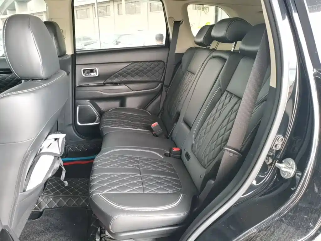 Mitsubishi Outlander 2021 — фото 17