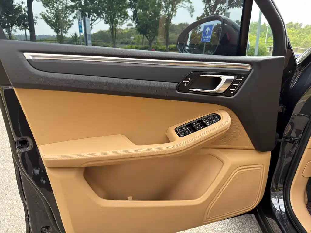 Porsche Macan 2018 — фото 16