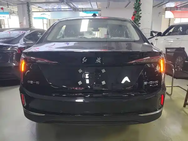 Hongqi E-QM5 2026