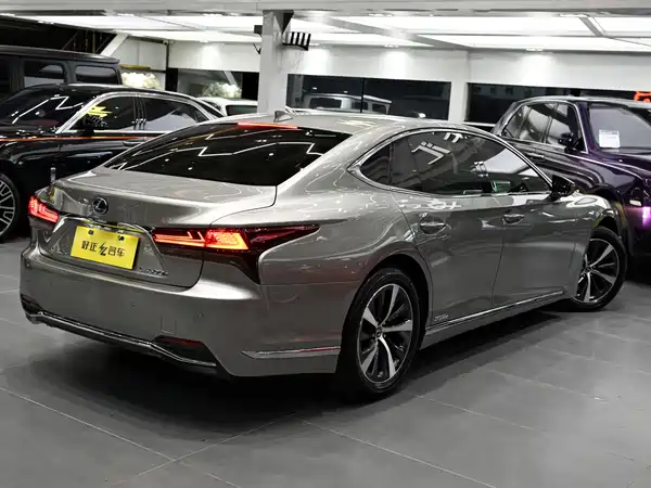 Lexus LS 2021