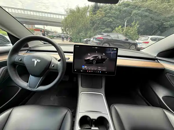 Tesla Model 3 2023