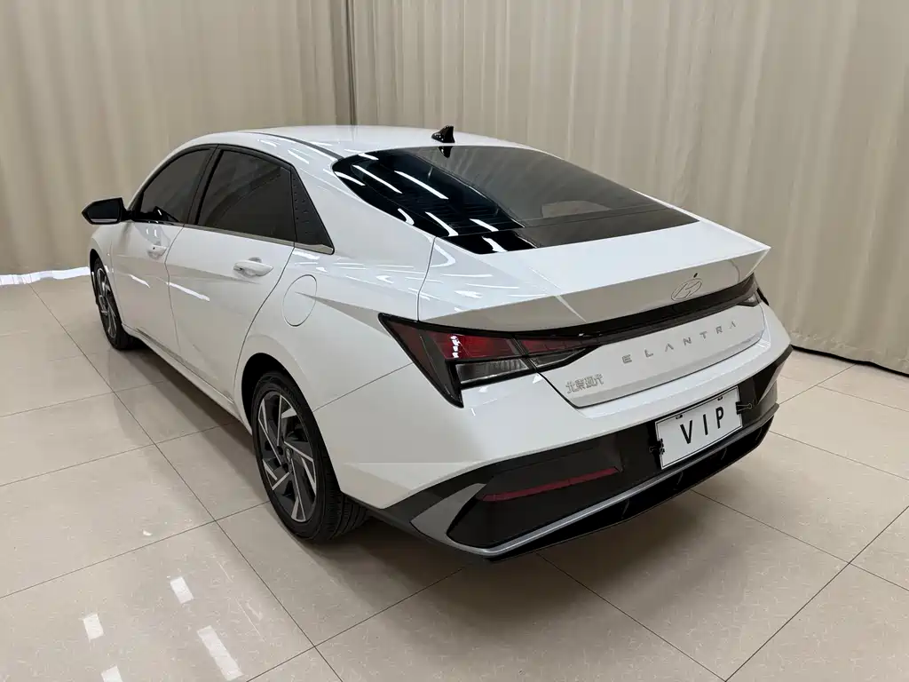 Hyundai Elantra 2024