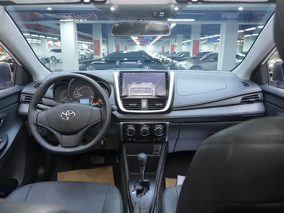Toyota Yaris L 2020 — фото 16