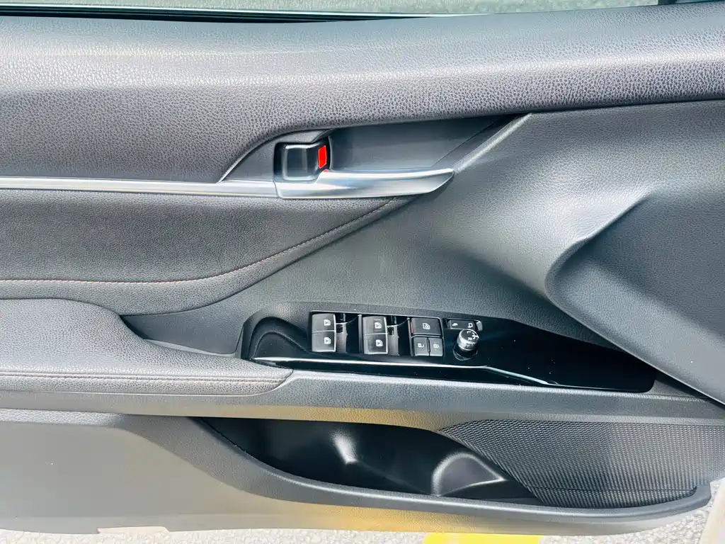 Toyota Camry 2018 — фото 9