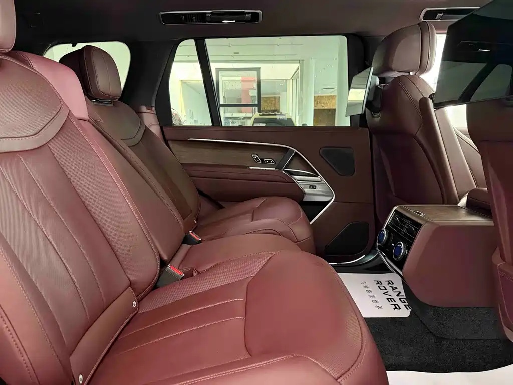 Land Rover Range Rover 2024 — фото 17