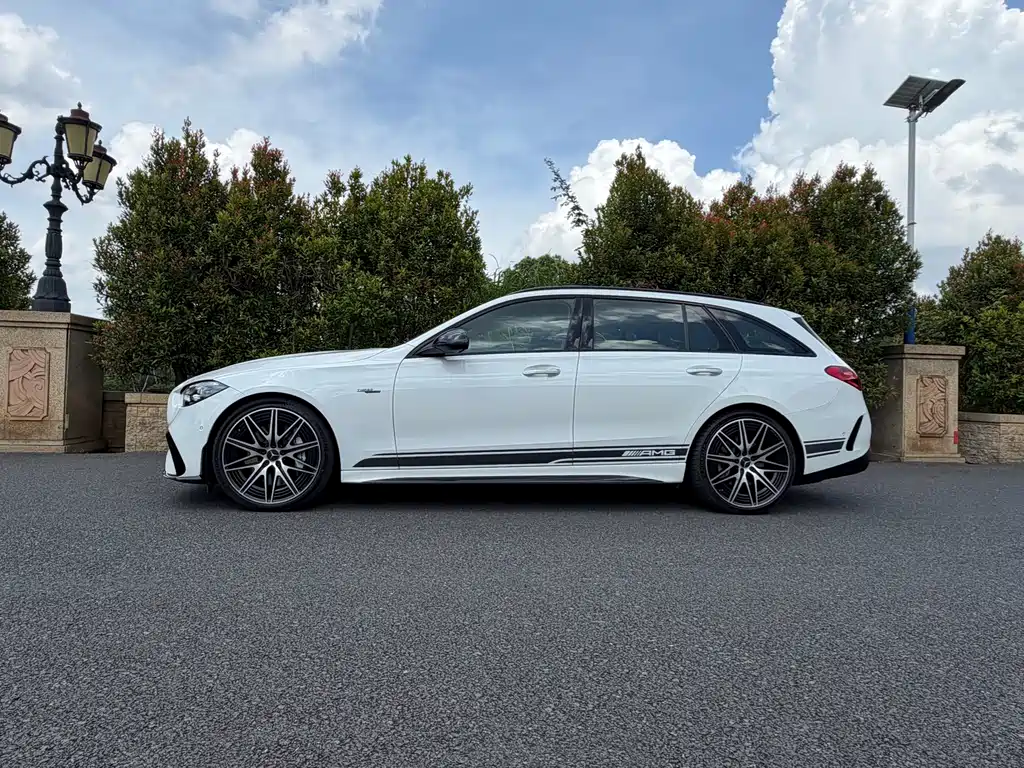 Mercedes-Benz C-Class AMG 2024 — фото 3