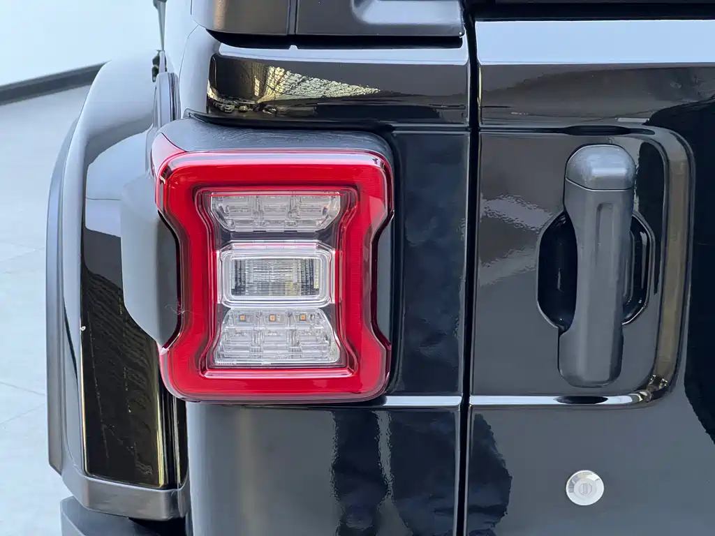 Jeep Wrangler 2019 — фото 10