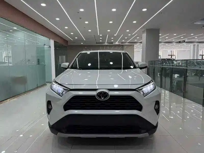 Toyota RAV4 2020 — фото 2
