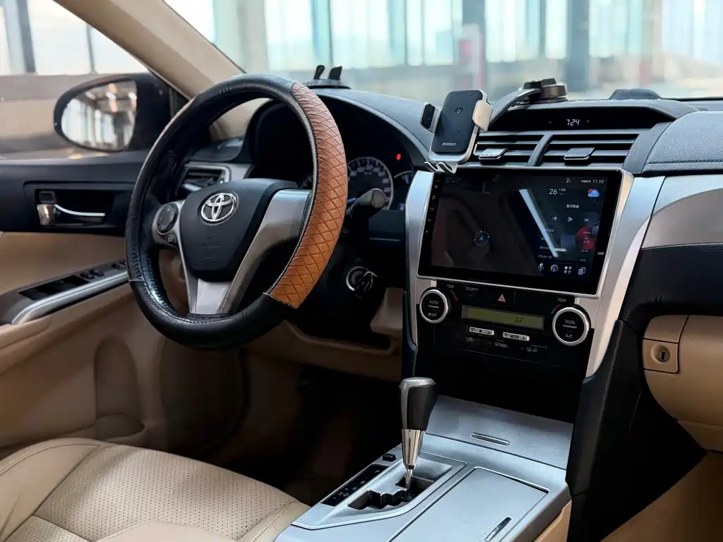 Toyota Camry 2013 — фото 13