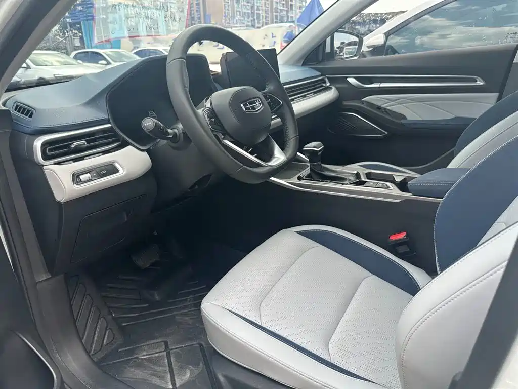 Geely Emgrand 2022
