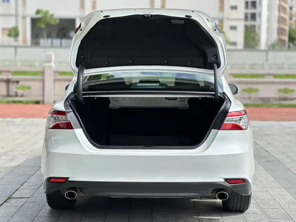 Toyota Camry 2020 — фото 15