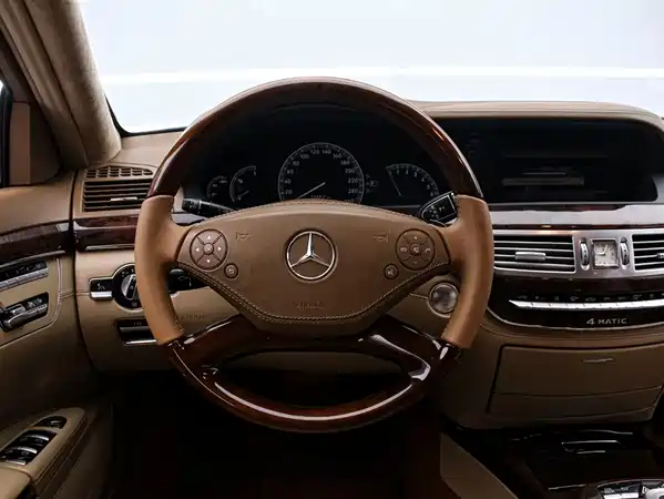 Mercedes-Benz S-Class 2011