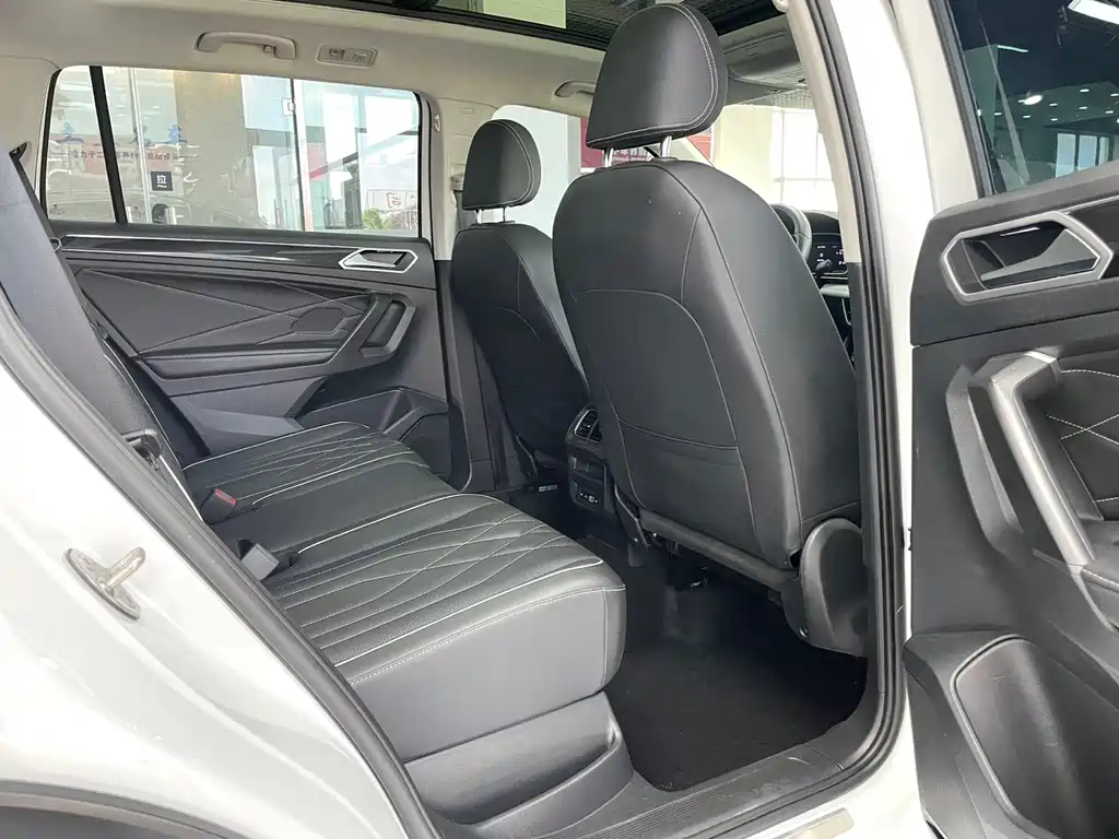 Volkswagen Tiguan L 2023 — фото 13