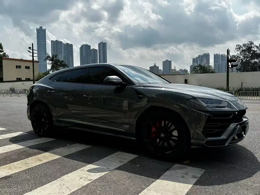 Lamborghini Urus 2021