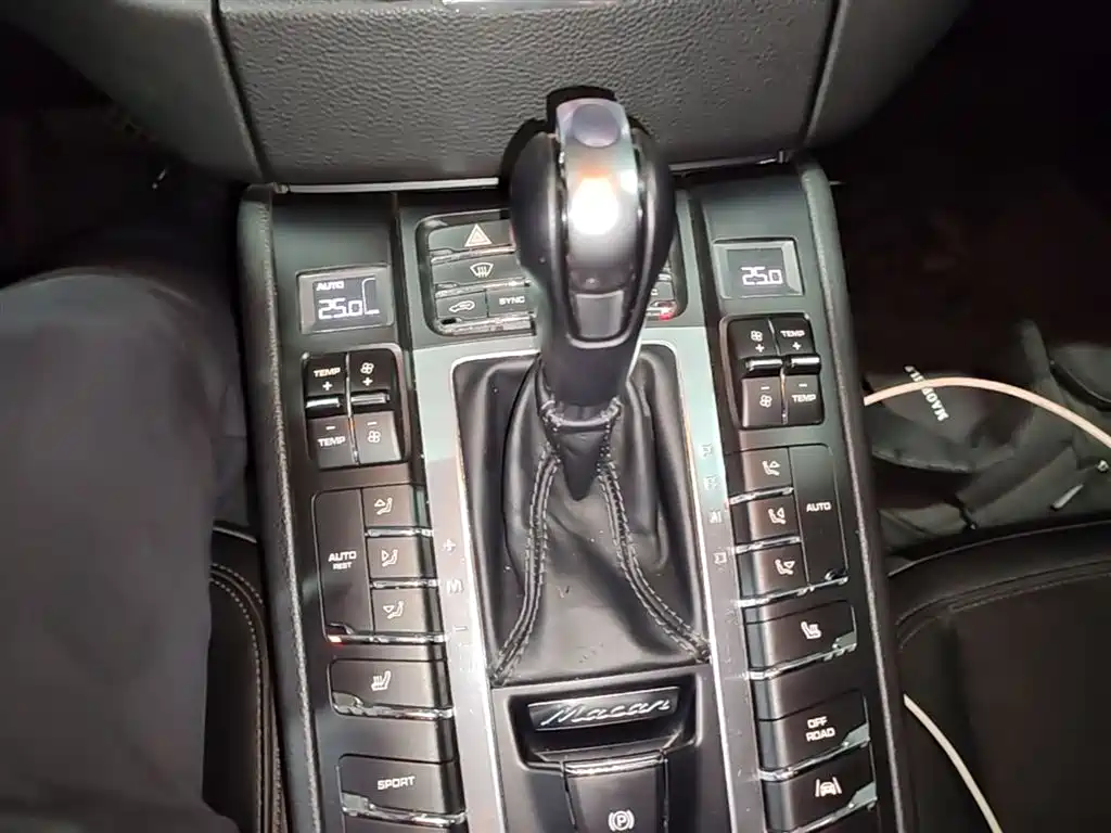 Porsche Macan 2018 — фото 14