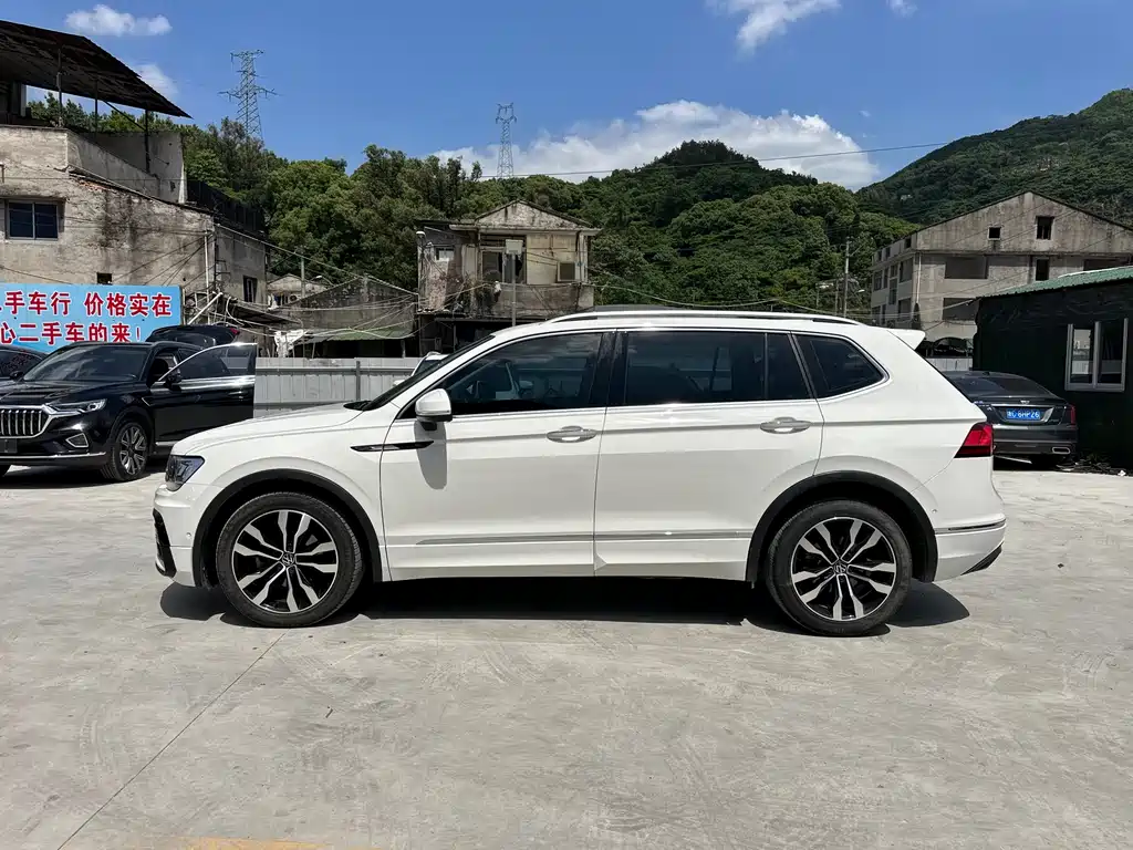Volkswagen Tiguan L 2021 — фото 2