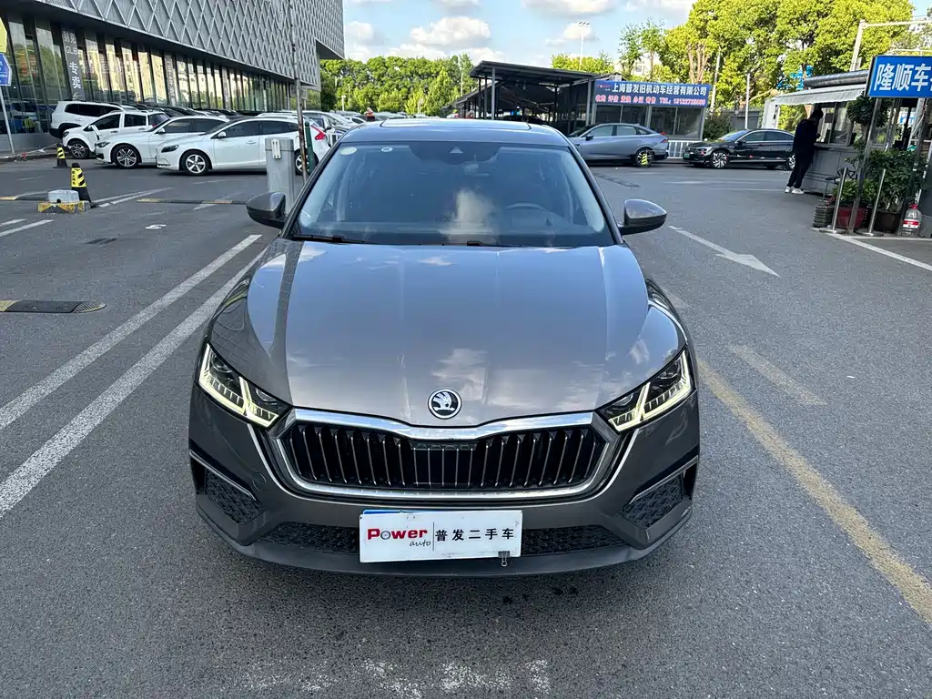 Skoda Octavia 2021 — фото 2