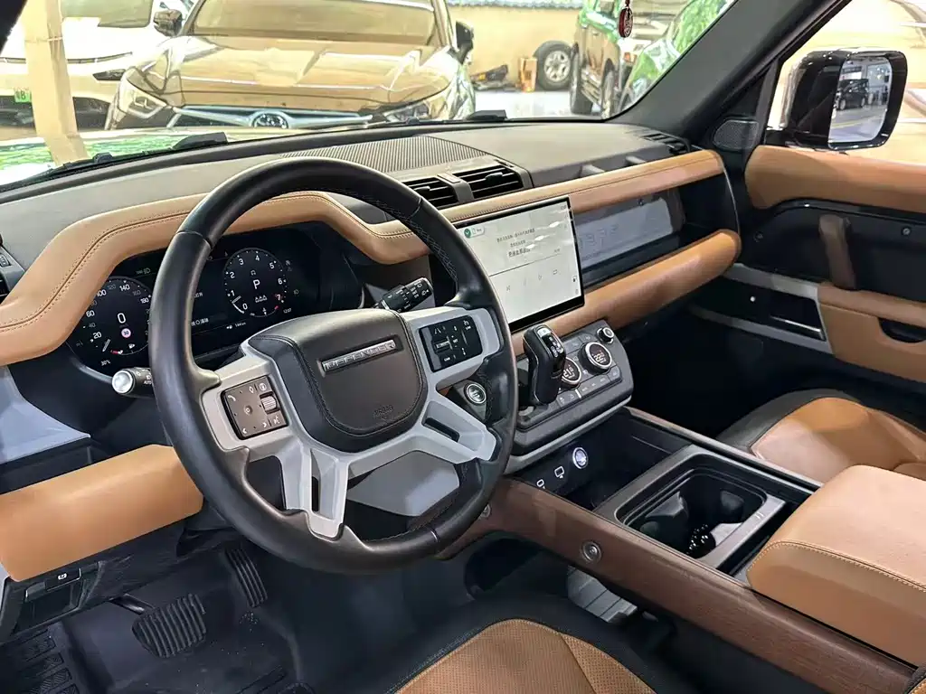 Land Rover Defender 2023 — фото 11