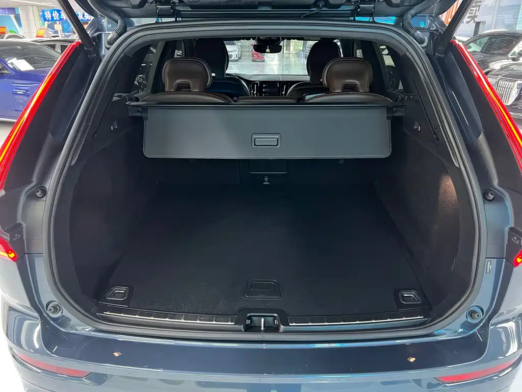 Volvo XC60 2021 — фото 15