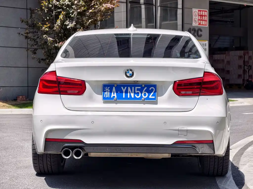 BMW 3 Series 2019 — фото 11
