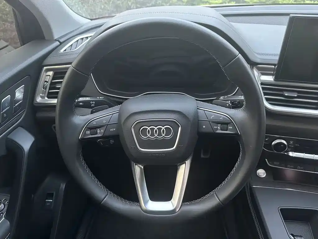 Audi Q5L 2023 — фото 13