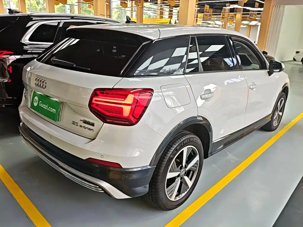 Audi Q2L E-Tron 2020 — фото 7