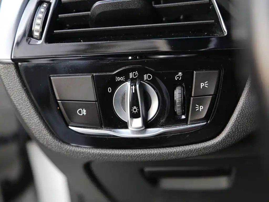 BMW 5 Series 2020 — фото 13