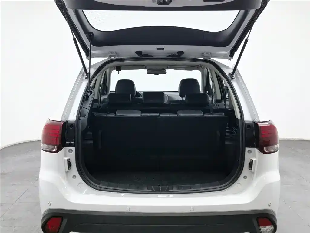 Mitsubishi Outlander 2018 — фото 16