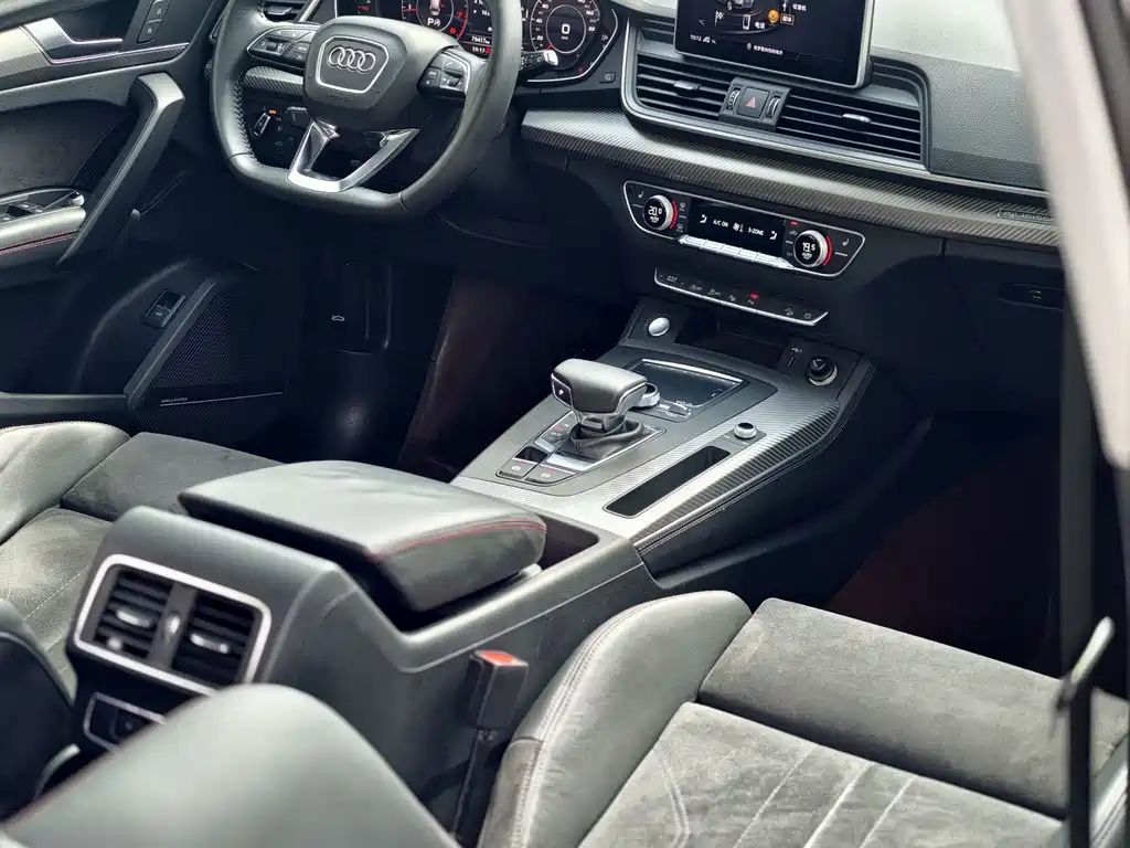 Audi Q5L 2020 — фото 9