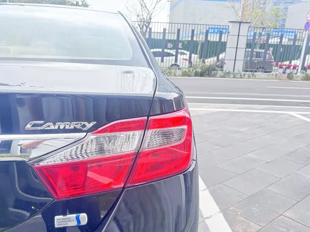 Toyota Camry 2013 — фото 26