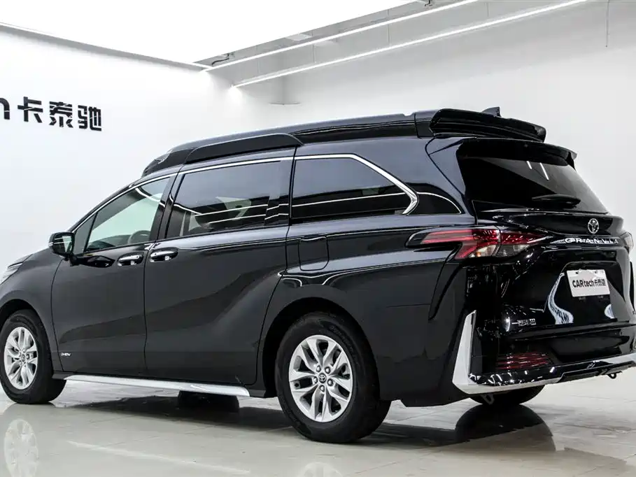 Toyota Granvia — фото 4