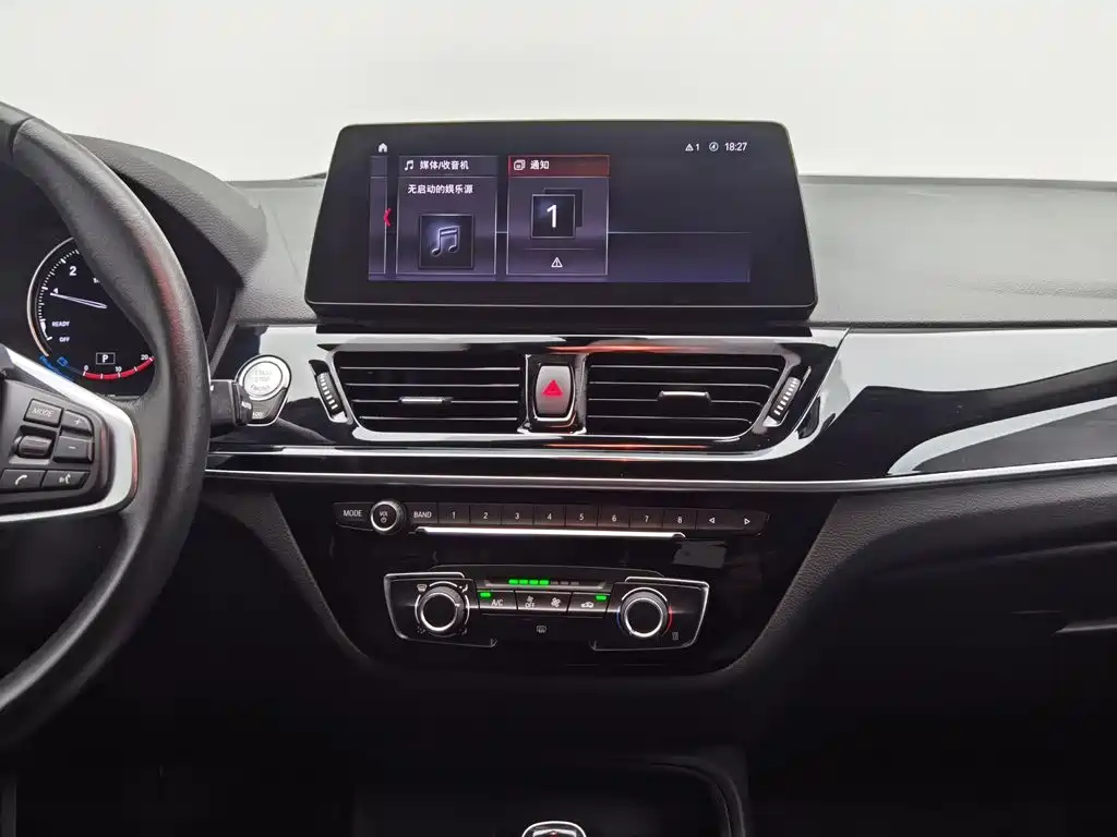 BMW 1 Series 2022 — фото 12