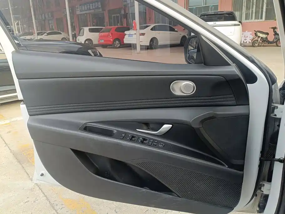 Hyundai Elantra 2023
