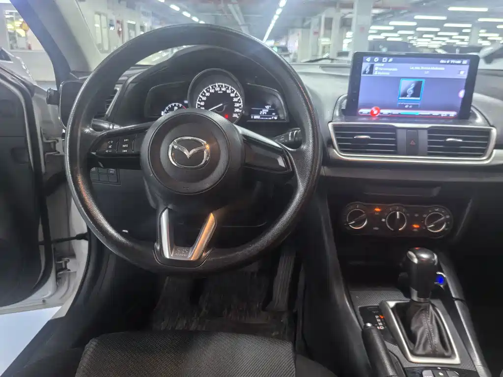 Mazda 3 Axela 2017 — фото 8