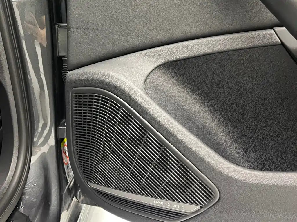 Audi A4L 2023 — фото 26