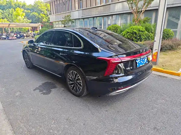 Hongqi H5 2025