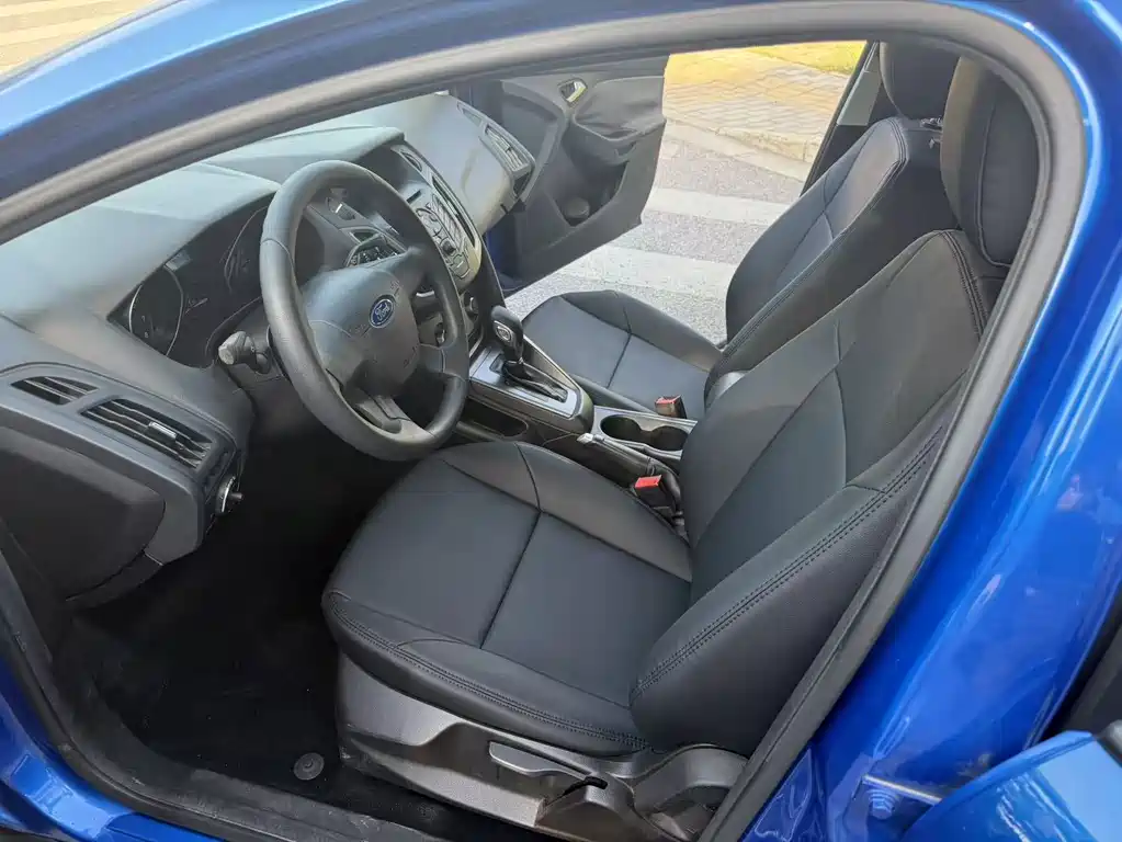Ford Focus 2013 — фото 12